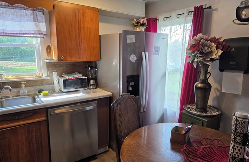 Manchester Casa | 3-bedroom 1 bath house in amazing Manchester with AC