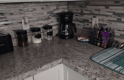 Terre Haute Casa | 3 bedroom 1 bath. less than a mile to Union Hospital