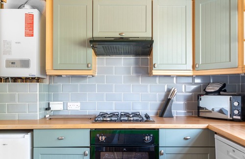 Wythenshawe Casa | 3 Bedroom, 1 Bathroom Apartment with Parking