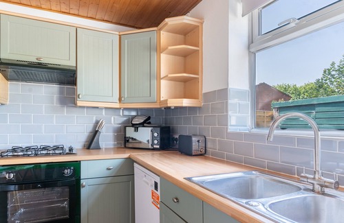 Wythenshawe Casa | 3 Bedroom, 1 Bathroom Apartment with Parking