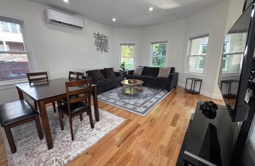 Stockade Historic District Apartamento | 3 bedroom 1 bathroom apartment , free private parking