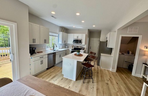 High Point Casa | BRAND NEW 3 Bedroom, 2.5 Bath House