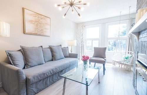Clearview Casa | 3 Bedroom 2.5 Bathroom House with Pool Table, Swing, Outdoor BBQ & Gym