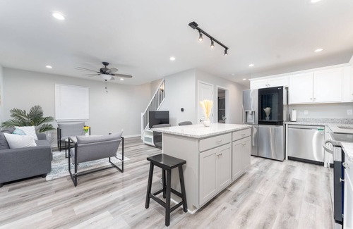 Farmington Hills Casa | 3 Bedroom 2 Bath House in Farmington Hills
