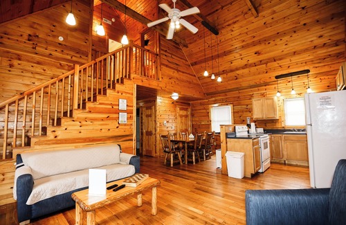 Blue Jay Cabina | 3 Bedroom 2 Bath Cabins (Beaver, WV)