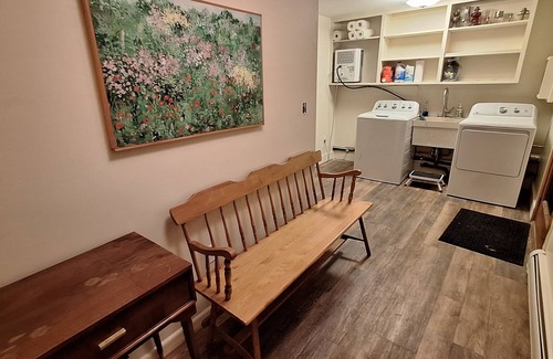 West Lebanon Chalet De Esquí | 3-bedroom, 2-bath chalet, minutes from I-89 Dartmouth Medical Center