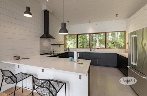 Lake of Bays Cabaña | 3 bedroom 2 bath cottage on Lake of Bays