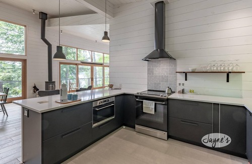 Lake of Bays Cabaña | 3 bedroom 2 bath cottage on Lake of Bays