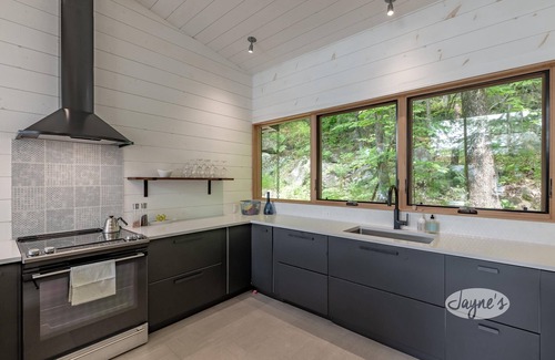 Lake of Bays Cabaña | 3 bedroom 2 bath cottage on Lake of Bays