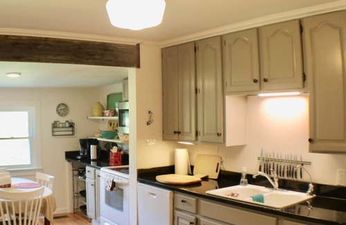 Hillsborough Casa | 3-bedroom, 2 bath farmhouse in beautiful Hillsborough with highspeed WiFi & more