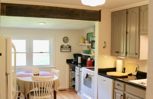 Hillsborough Casa | 3-bedroom, 2 bath farmhouse in beautiful Hillsborough with highspeed WiFi & more