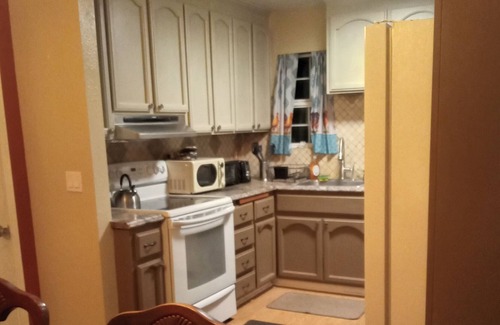 Alturas Casa | 3 Bedroom 2 Bath Great Family Location in Town