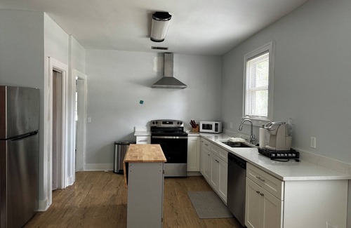 Thunderbolt Casa | 3-bedroom/2 Bath house in charming Thunderbolt, GA. Come and enjoy your stay.