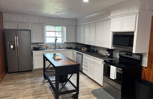 Columbia Casa | 3-bedroom; 2 Bath with family room, living room in tranquil Columbia, MS