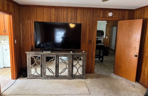 Columbia Casa | 3-bedroom; 2 Bath with family room, living room in tranquil Columbia, MS