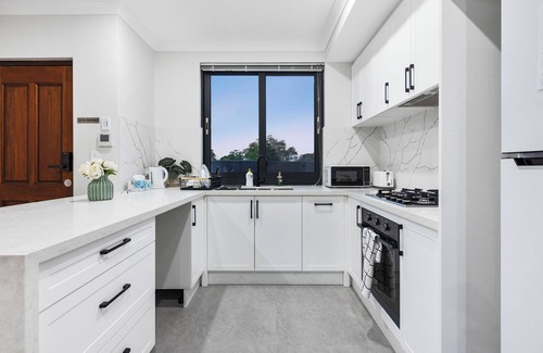 Bentley Casa | 3 Bedroom 2 Bathroom | Deluxe Full House For Stay | Higher-end Accomodation.