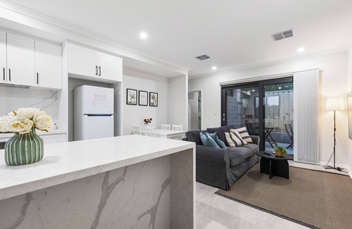 Bentley Casa | 3 Bedroom 2 Bathroom | Deluxe Full House For Stay | Higher-end Accomodation.