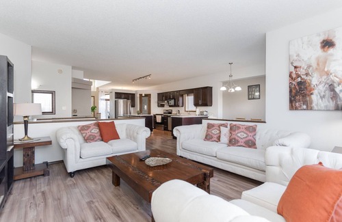 Winnipeg Casa | 3 bedroom + 2 bathroom Bungalow House in River Park South of Winnipeg