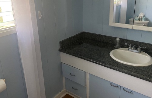 Coconut Grove Casa | 3 bedroom 2 bathroom single family home in Kailua Beach Town