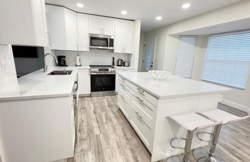 Girvin Casa | 3 Bedroom 2 bathroom close to the beach