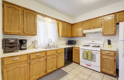 Westland Casa | 3 bedroom 2 bathroom whole house- up to 8 people