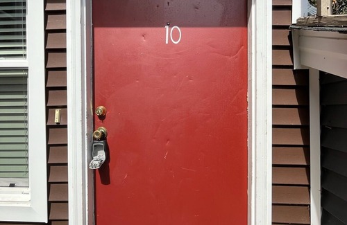 Blacksburg Apartamento | 3-bedroom, 2 Story apartment in the heart of Hokie Nation!