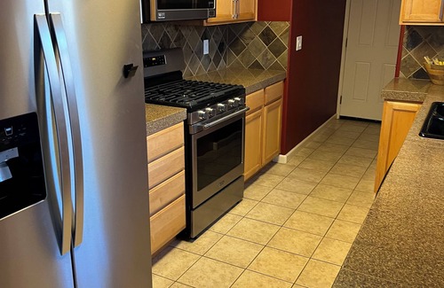 Clearlake Casa | 3 bedroom 2 story home, Nice an cozy for family vacation or business/work trips