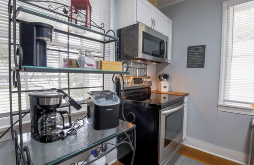 Hattiesburg Casa | 3-bedroom / 3 bathroom Southern Cottage in the center of everything.