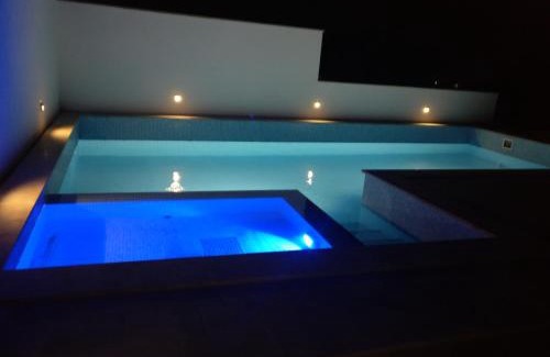 Tomicici Casa | 3 bedroom 3 bathroom pool Ivy House Montenegro