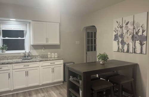 Clayton Casa | 3 bedroom, 4 beds and 2-bathroom home with upgraded full kitchen and living room