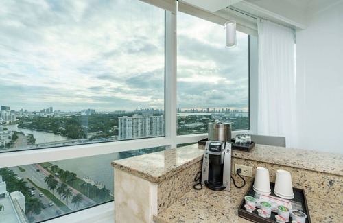 Mid Beach Apartamento | 3 dormitorios / 5 baños en el FOUNTAINEBLEAU HOTEL