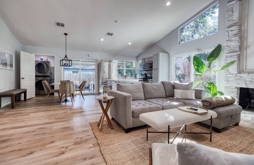 Franklin Park Casa | 3 Bedroom, 5 Beds, Pet-Friendly South Austin Large Backyard