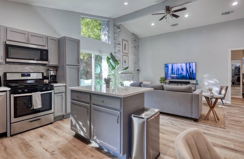 Franklin Park Casa | 3 Bedroom, 5 Beds, Pet-Friendly South Austin Large Backyard