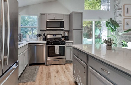 Franklin Park Casa | 3 Bedroom, 5 Beds, Pet-Friendly South Austin Large Backyard