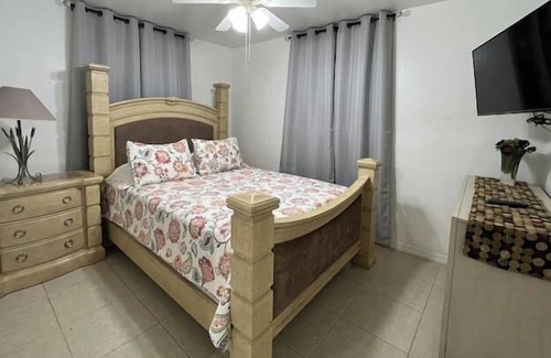 West Hollywood Apartamento | 3 Bedroom 662581 by Houzlet