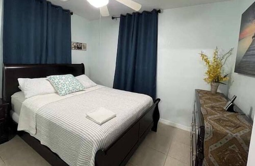 West Hollywood Apartamento | 3 Bedroom 662581 by Houzlet