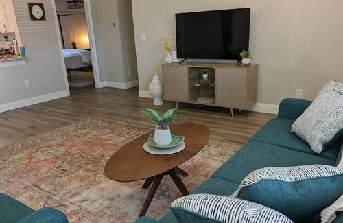 Sunshine Apartamento | 3 Bedroom 704631 by Houzlet