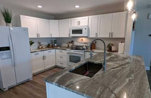 Sunshine Apartamento | 3 Bedroom 704631 by Houzlet