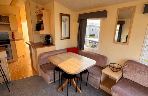 Rhyl Chalet De Esquí | 3 Bedroom, 8 Berth, cosy static family caravan