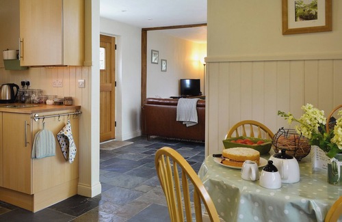 Llandrindod Wells Cabaña | 3 bedroom accommodation in Penybont, near Llandrindod Wells