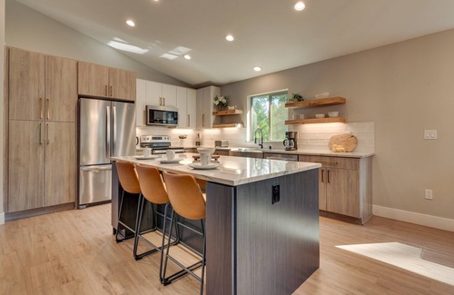 Y Area Casa | 3 Bedroom, AC, Hot Tub, Grill, Newly Built, Open Floor Plan, Wifi, 1 of 6 – Emerald Bay Escape