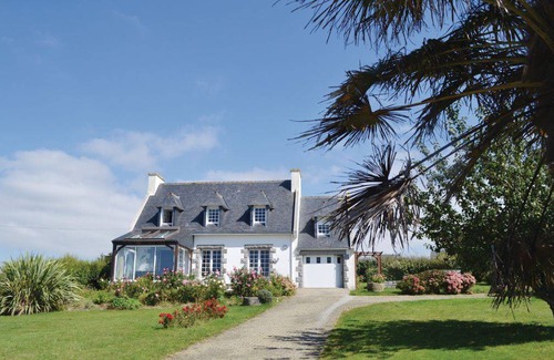 Plomodiern Casa | 3 bedroom accommodation in Plomodiern