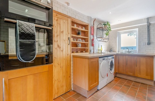 Port Talbot Cabaña | 3 bedroom accommodation in Cwmavon, near Swansea