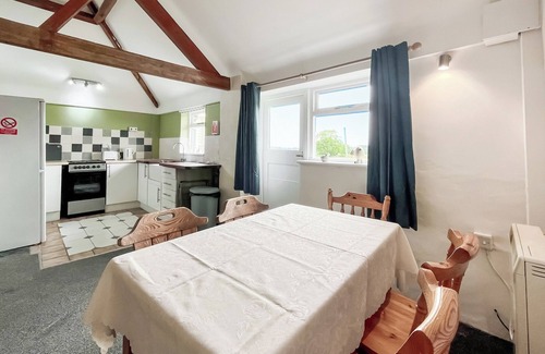 Hartgrove Cabaña | 3 bedroom accommodation in East Orchard, near Shaftesbury