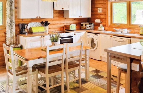Pentrefelin Cabaña | 3 bedroom accommodation in Llanfynydd