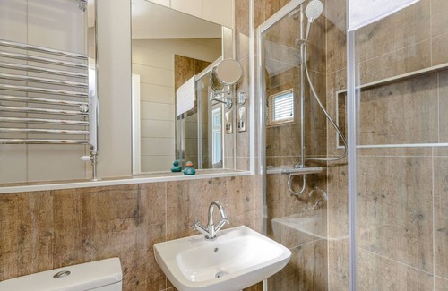 Newton Grange Cabina | 3 bedroom accommodation in Ashbourne