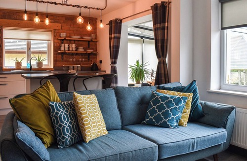 Prestatyn Cabaña | 53 Degrees North makes an ideal base for a group of six seeking a coastal retreat.