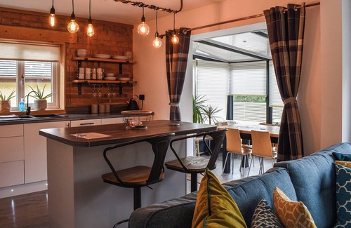 Prestatyn Cabaña | 53 Degrees North makes an ideal base for a group of six seeking a coastal retreat.
