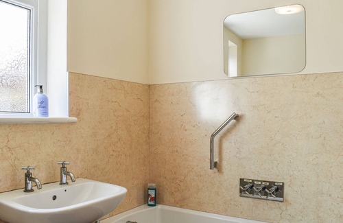 Shrewton Cabaña | 3 bedroom accommodation in Shrewton, near Salisbury