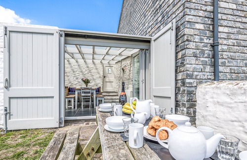 St Brides Cabaña | 3 bedroom accommodation in Whitesands, near St Davids